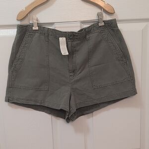 Aerie Olive Green Cargo Shorts with Mid-Length Cut
